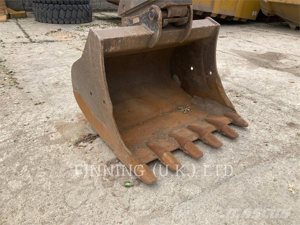 Komatsu PC210-11E0 Lánctalpas kotrók