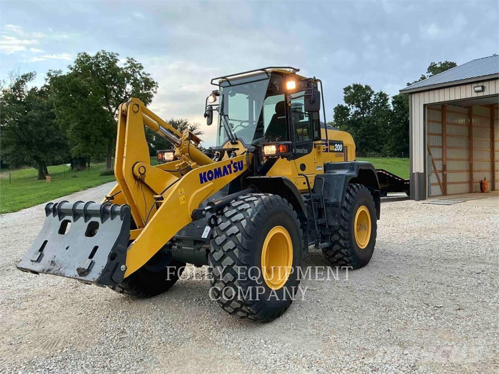 Komatsu WA200-8 Gumikerekes homlokrakodók