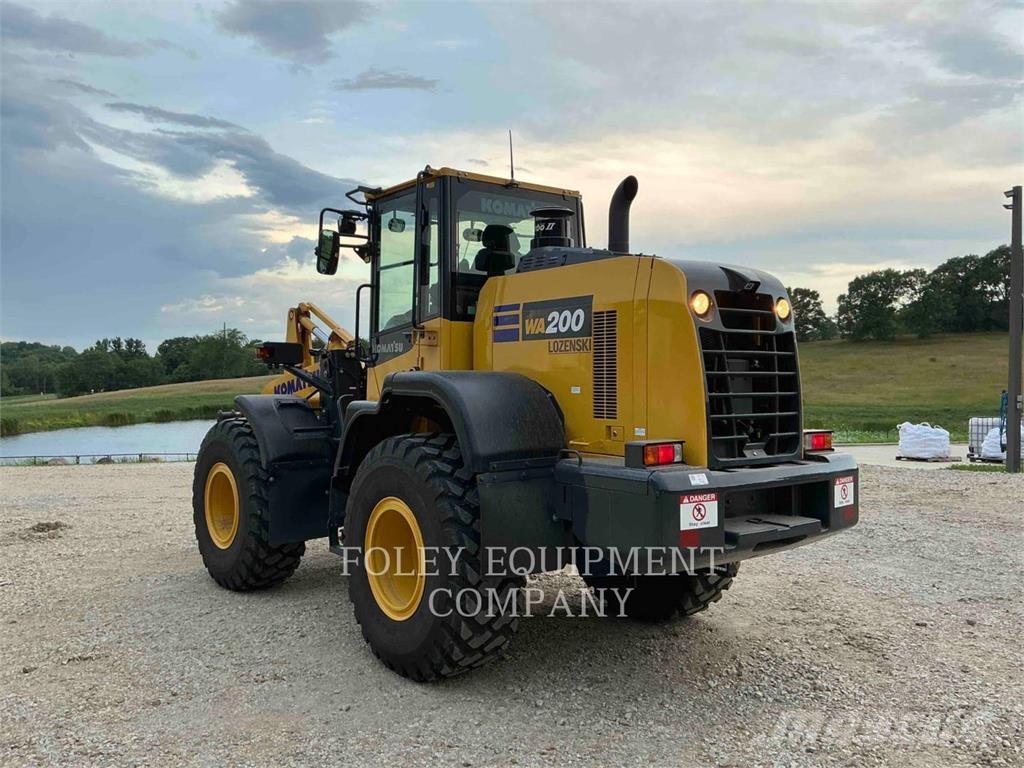 Komatsu WA200-8 Gumikerekes homlokrakodók