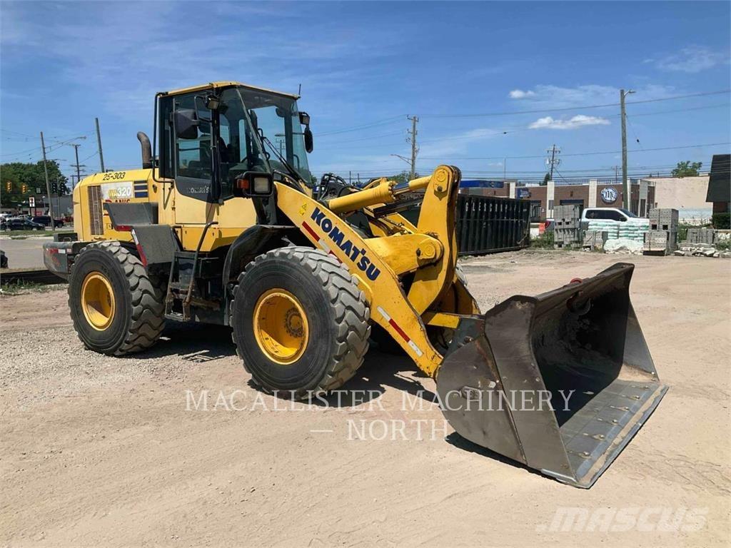 Komatsu WA320-7 Gumikerekes homlokrakodók