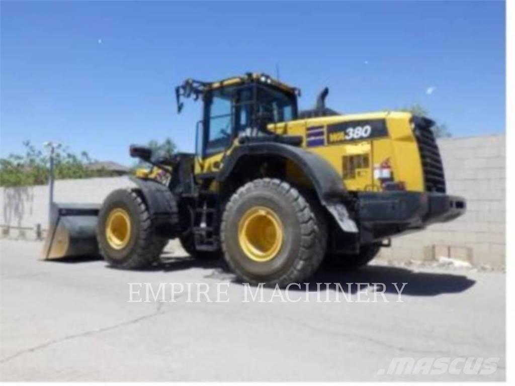 Komatsu WA380 Gumikerekes homlokrakodók