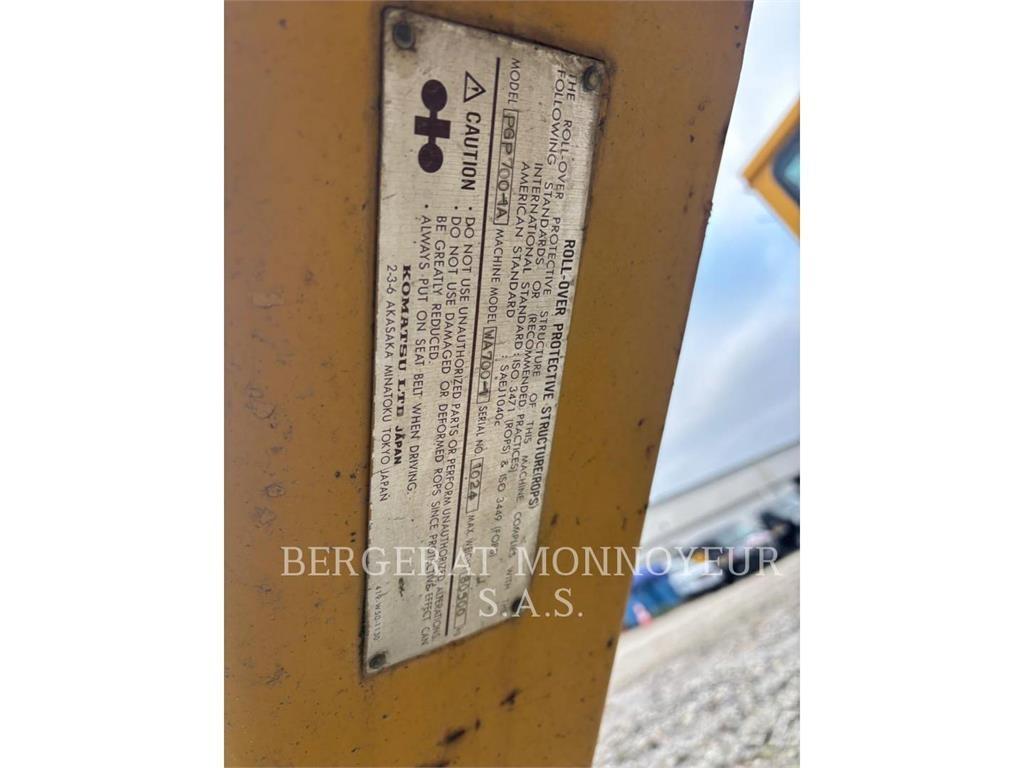 Komatsu WA700 Gumikerekes homlokrakodók