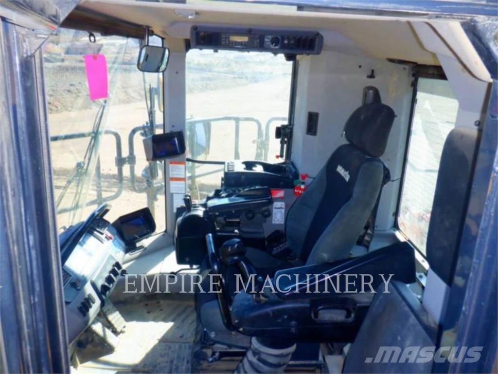 Komatsu WA900-8 Gumikerekes homlokrakodók