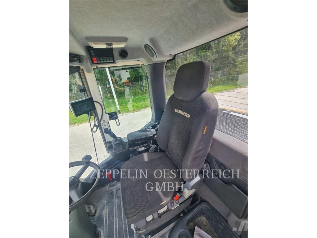 Liebherr L526 Gumikerekes homlokrakodók