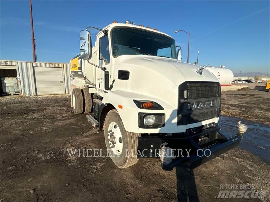 Mack WT2000 A Tartályos teherautók
