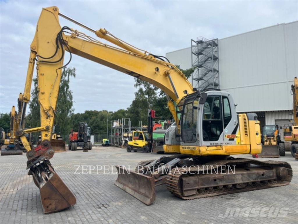 New Holland E235 Lánctalpas kotrók