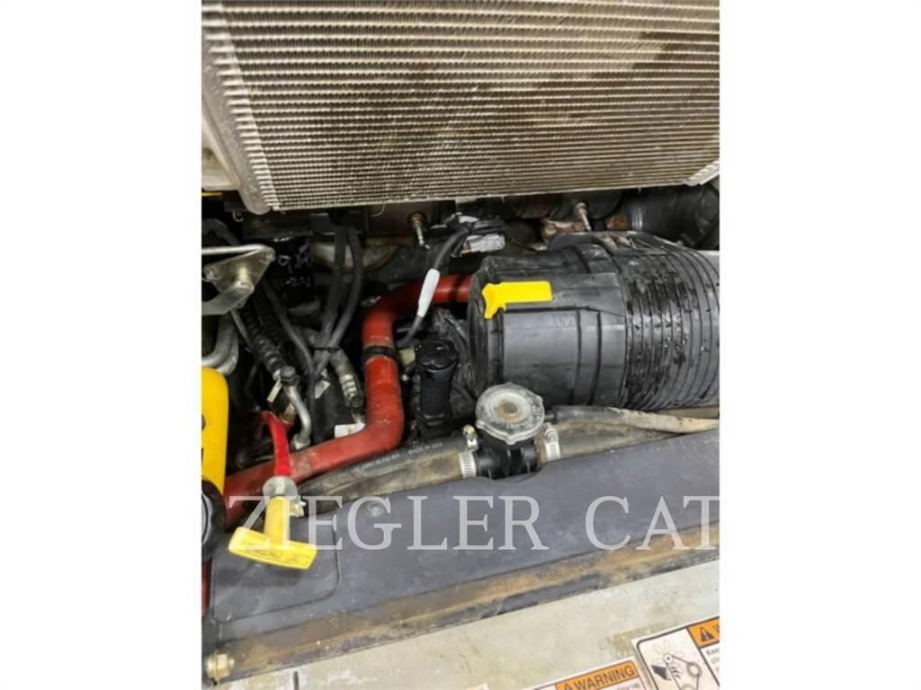 New Holland L220 Kompaktrakodók