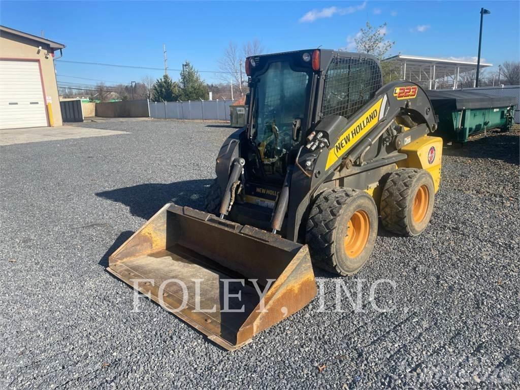 New Holland L223 Kompaktrakodók