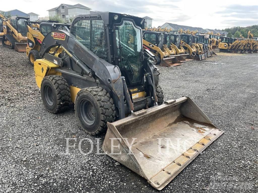 New Holland L228 Kompaktrakodók