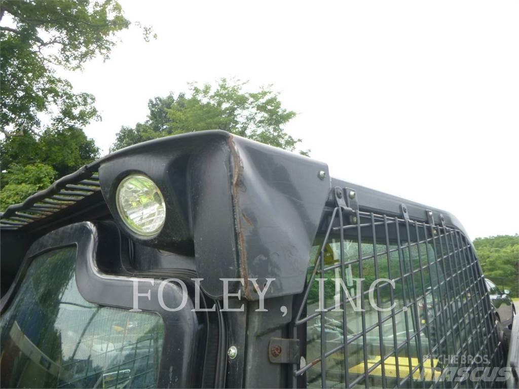 New Holland L228 Kompaktrakodók