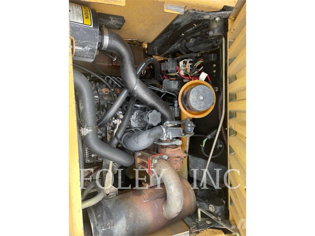 New Holland LX665 Kompaktrakodók