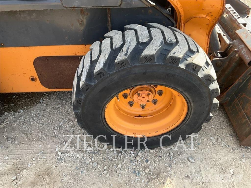 New Holland SV250 Kompaktrakodók