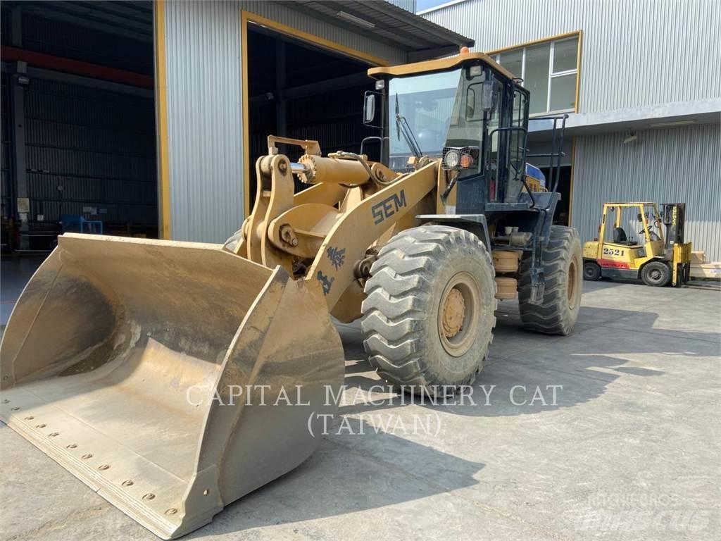 SEM MACHINERY 669 C Gumikerekes homlokrakodók