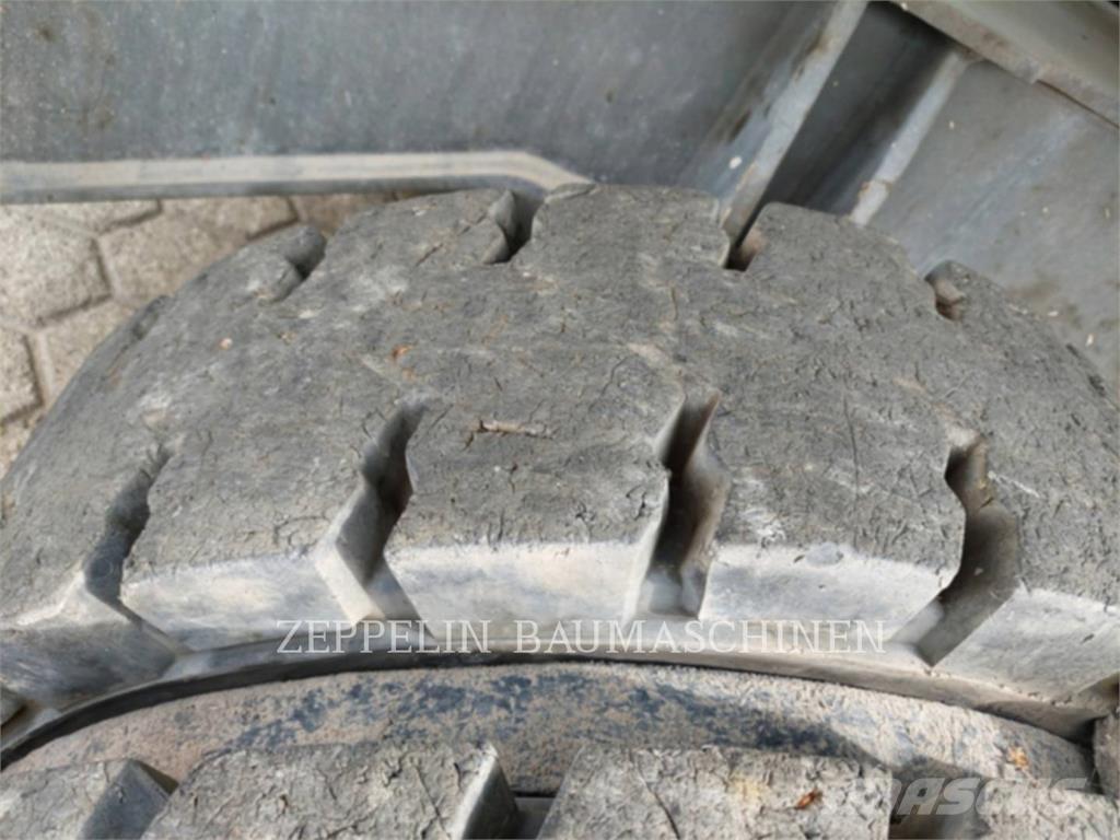 Sennebogen 818 Bontásra használt kotrók