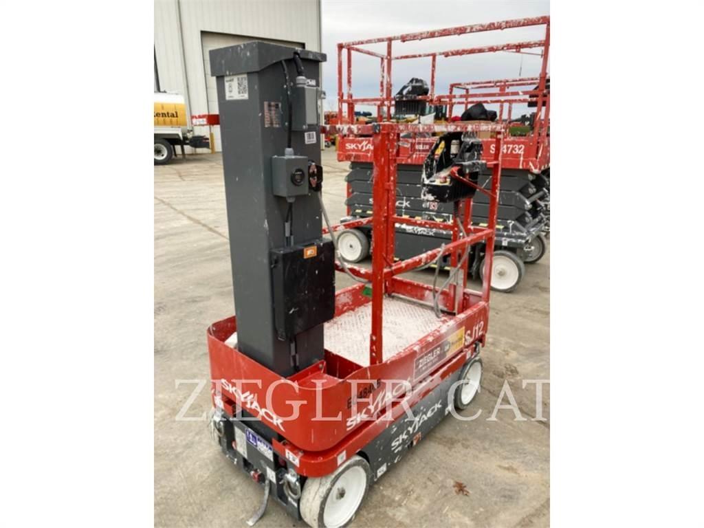 Skyjack SJ12 Ollós emelők