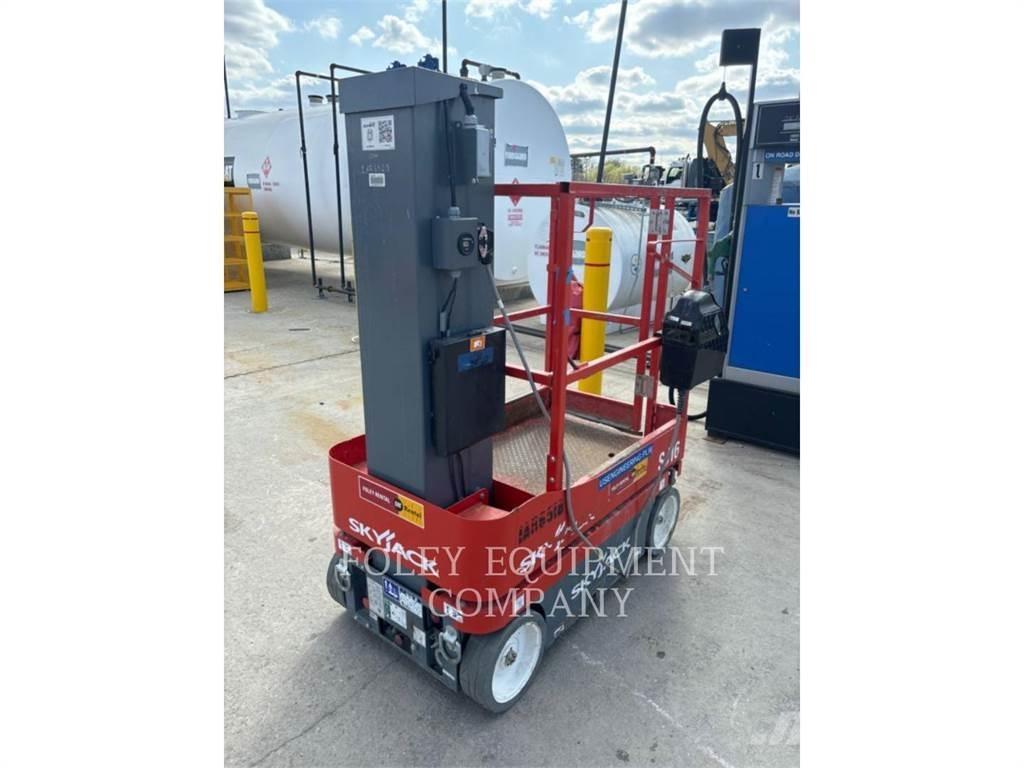 Skyjack SJ16 Ollós emelők
