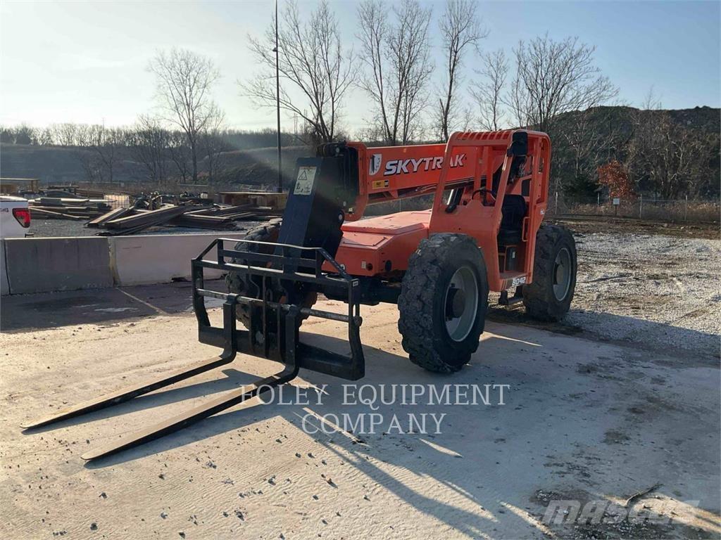 SkyTrak 8042 Teleszkópos rakodók