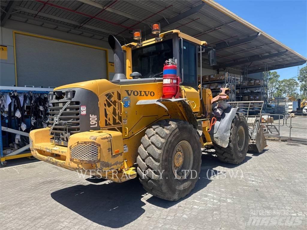Volvo L90F Gumikerekes homlokrakodók