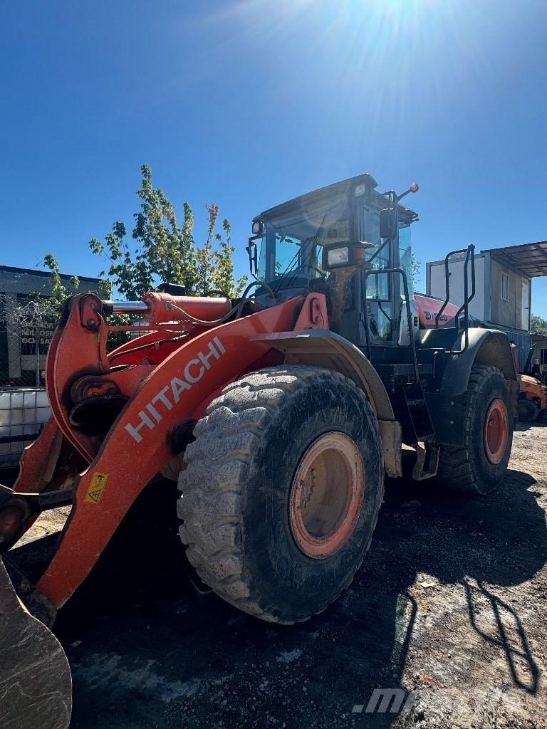 Hitachi ZW 220-3 Gumikerekes homlokrakodók