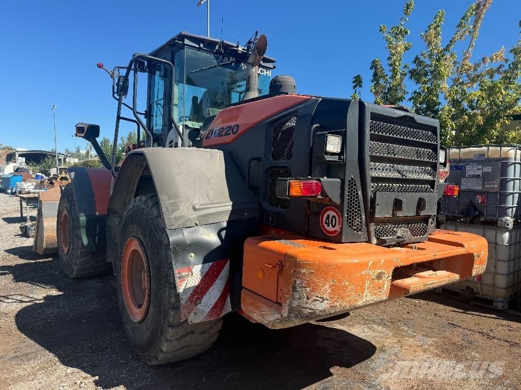 Hitachi ZW 220-3 Gumikerekes homlokrakodók