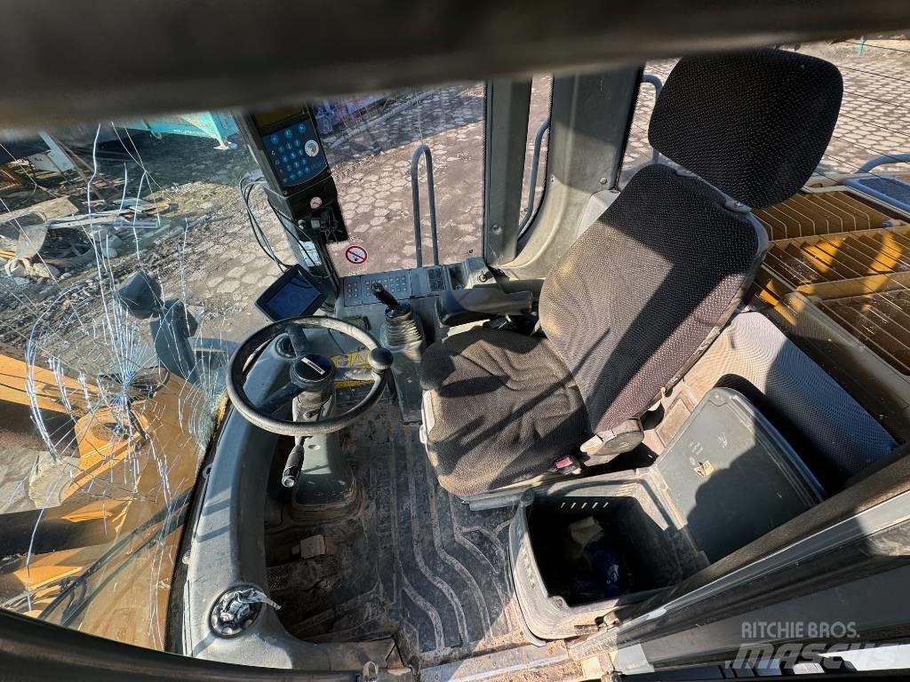 Liebherr L 556 Gumikerekes homlokrakodók