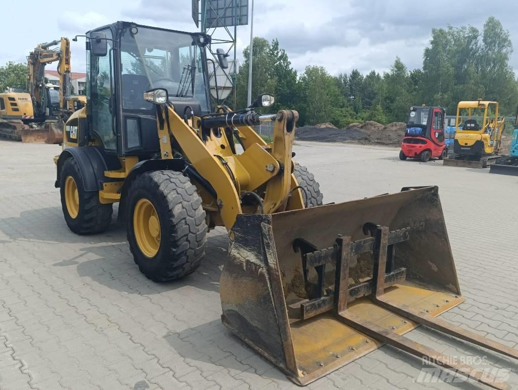 CAT 908 M Gumikerekes homlokrakodók