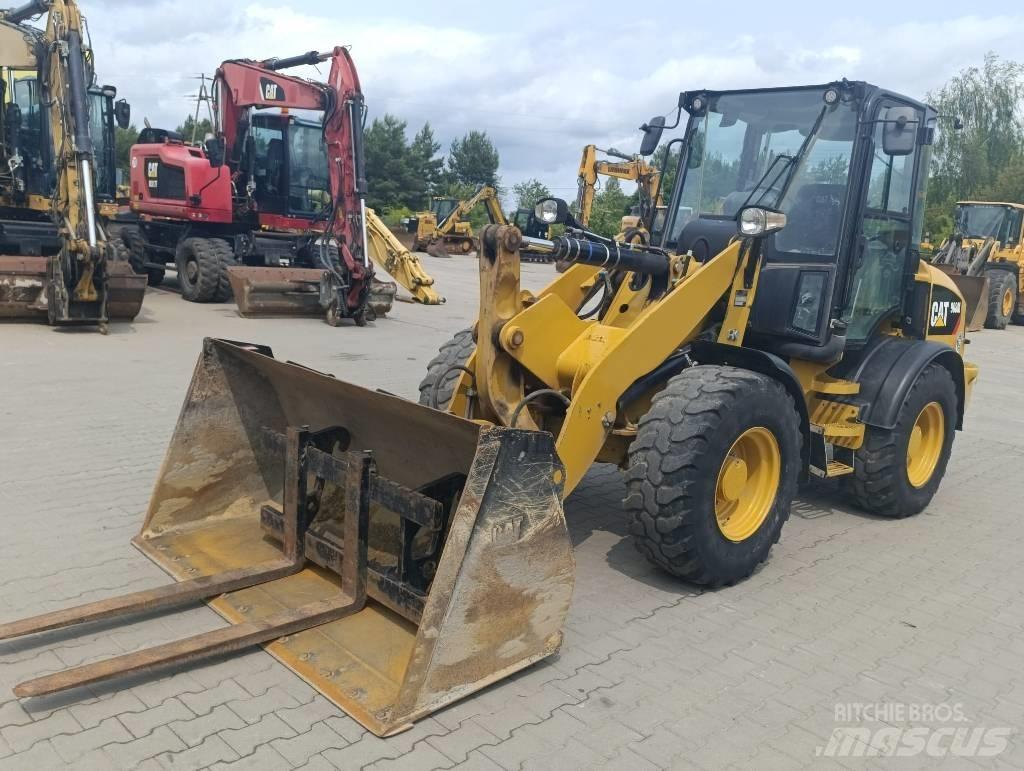 CAT 908 M Gumikerekes homlokrakodók
