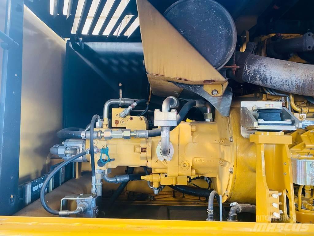 CAT M 318 D Gumikerekes kotrók