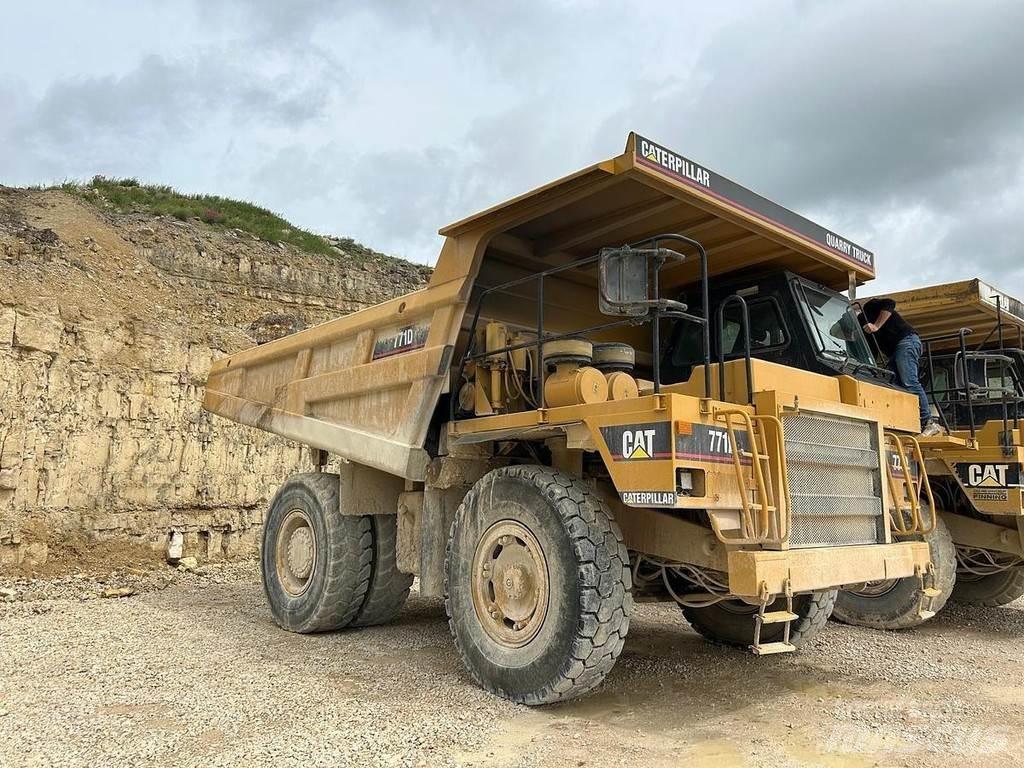 CAT 771D Mezei dömperek