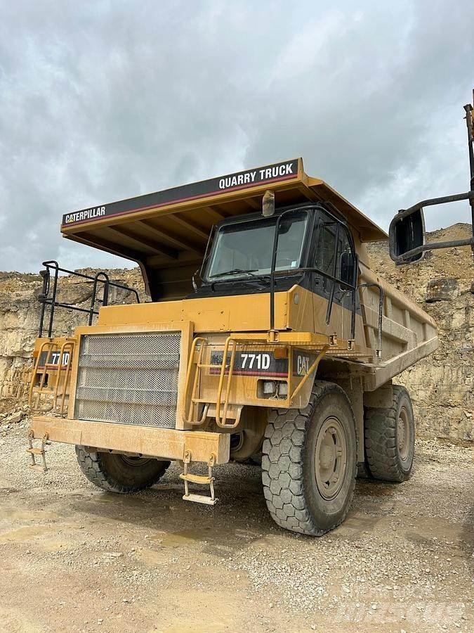 CAT 771D Mezei dömperek