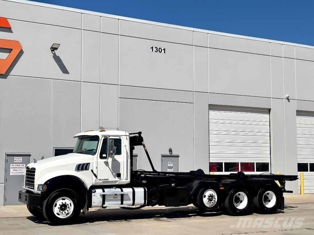 Mack CV 713 Nyergesvontatók