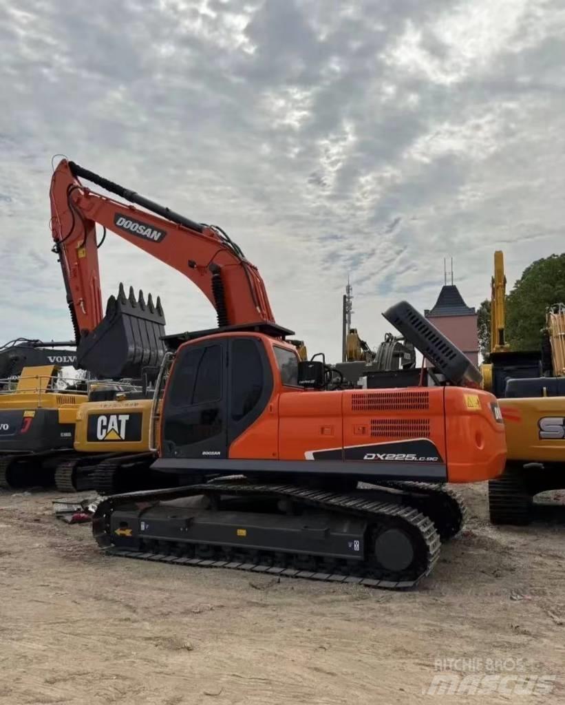 Doosan DX 225 Lánctalpas kotrók
