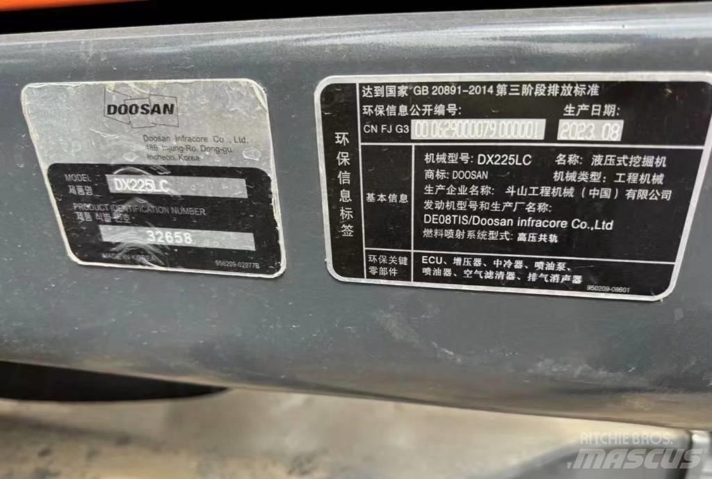 Doosan DX 225 Lánctalpas kotrók