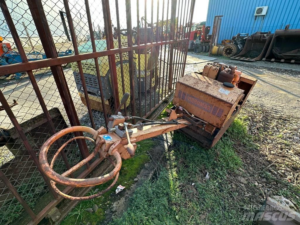 CASE Vibromax W50 Vibrátorok