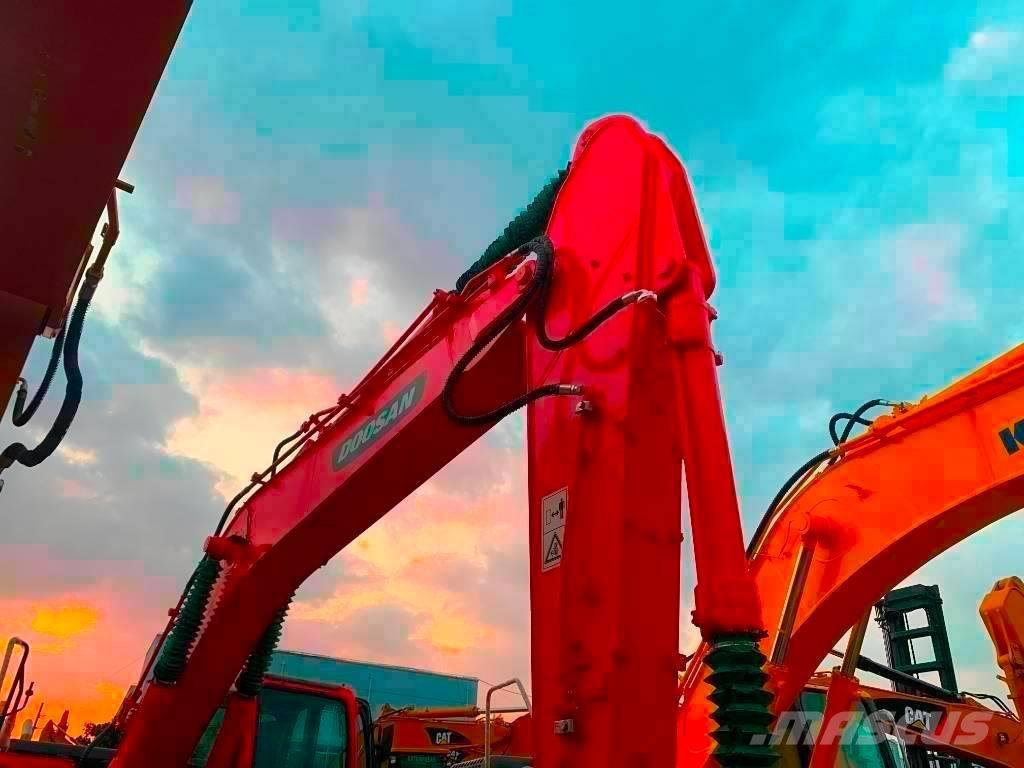 Doosan DX 225 LC Lánctalpas kotrók