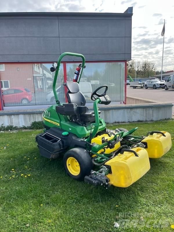John Deere 2750 E Golfpálya karbantartó gépek