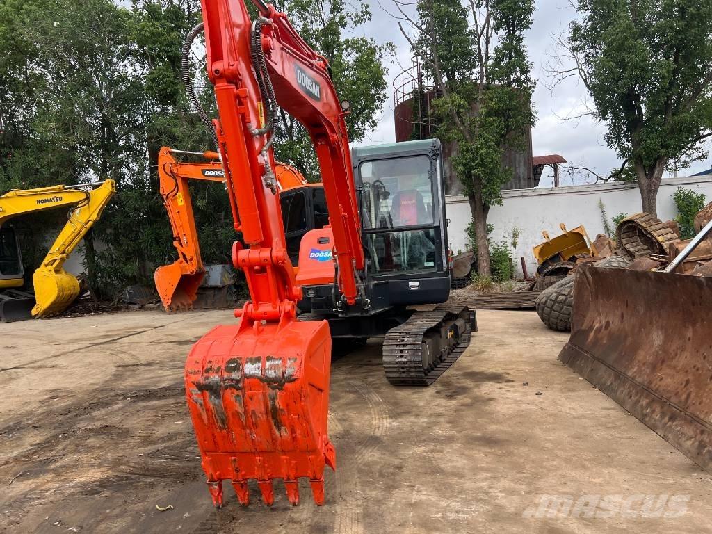 Doosan DX60 Lánctalpas kotrók