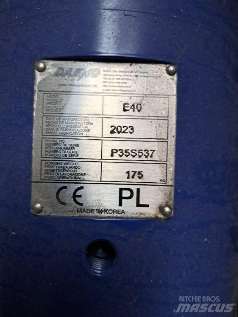Daemo E40 with CW05 Fejtőgépek