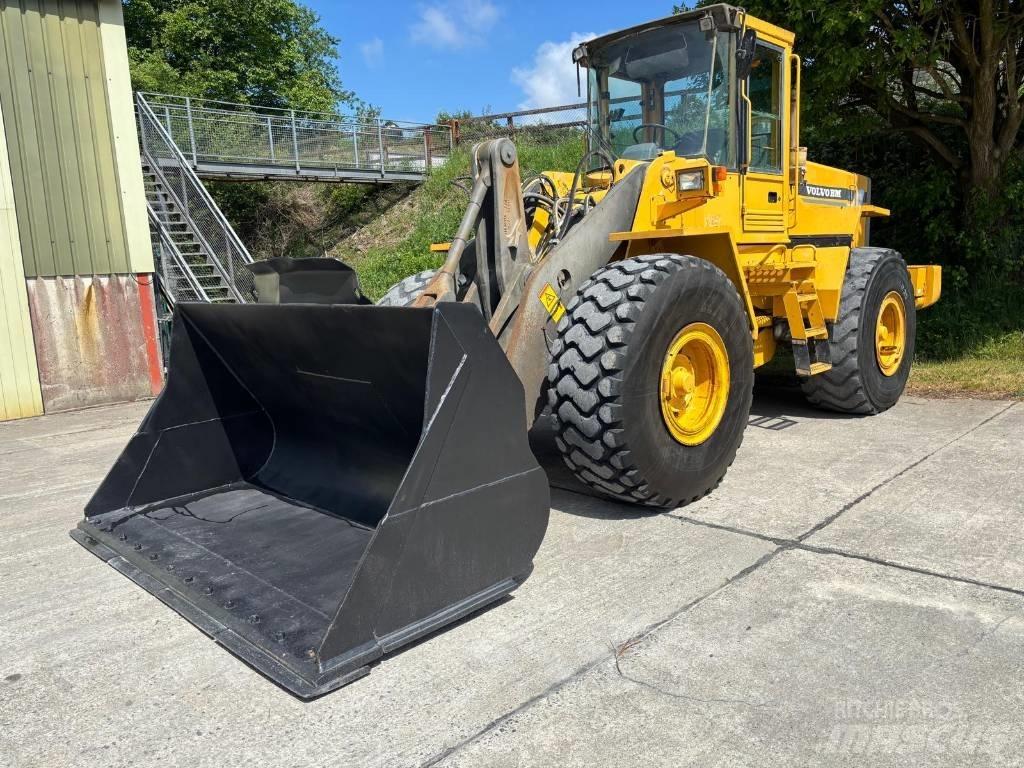 Volvo L 120 C Gumikerekes homlokrakodók