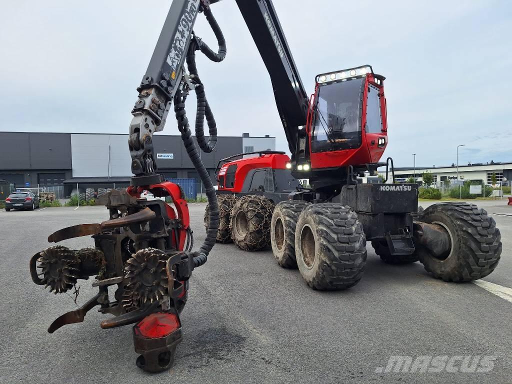 Komatsu 931 XC Betakarítók