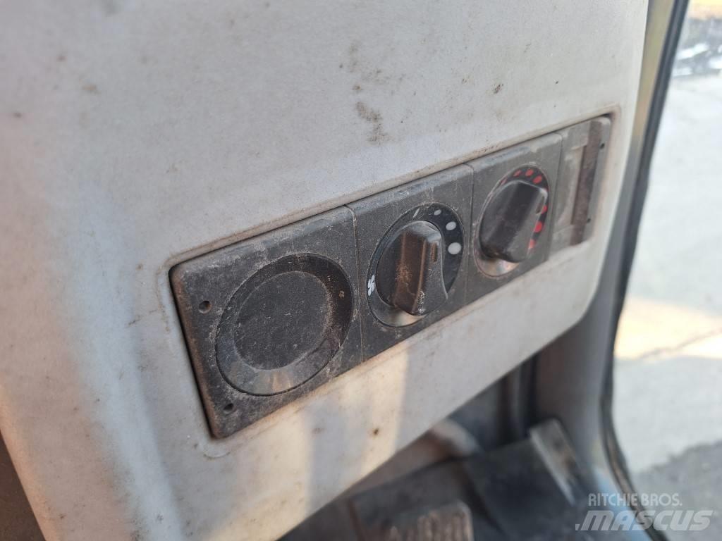 Hitachi ZW 75 Gumikerekes homlokrakodók