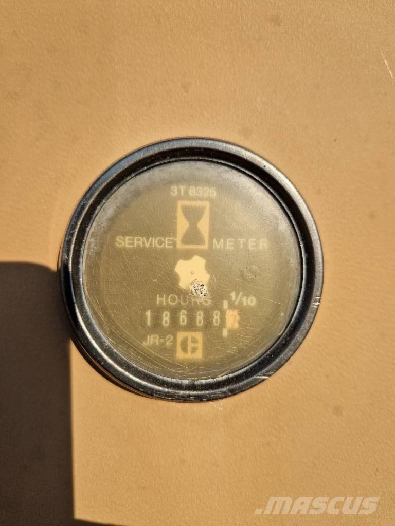 CAT 225 D LC Lánctalpas kotrók