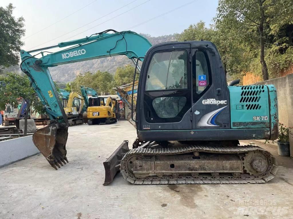 Kobelco SK 75 Lánctalpas kotrók