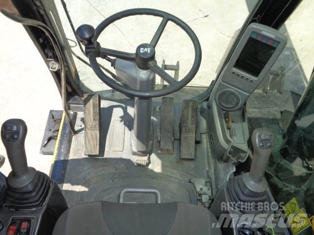 CAT M 318 D Gumikerekes kotrók