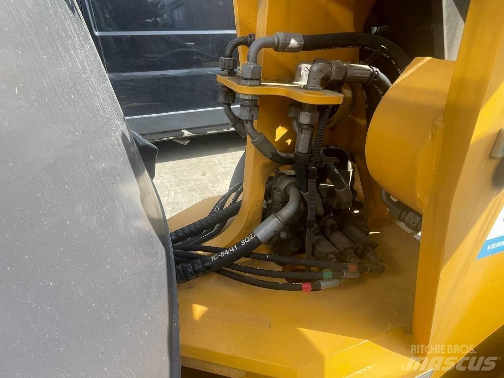 Mecalac AX 700 Gumikerekes homlokrakodók