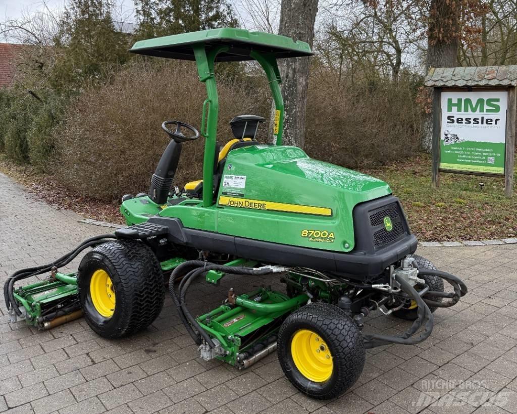 John Deere 8700 A Golfpálya fűnyírók