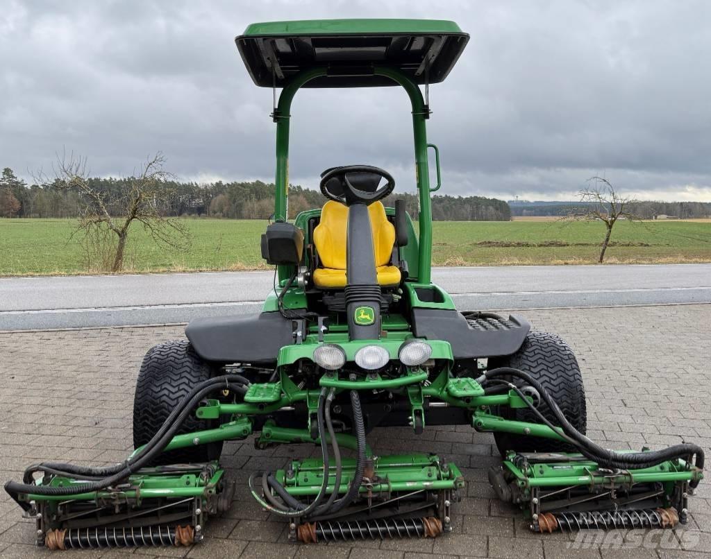 John Deere 8700 A Golfpálya fűnyírók