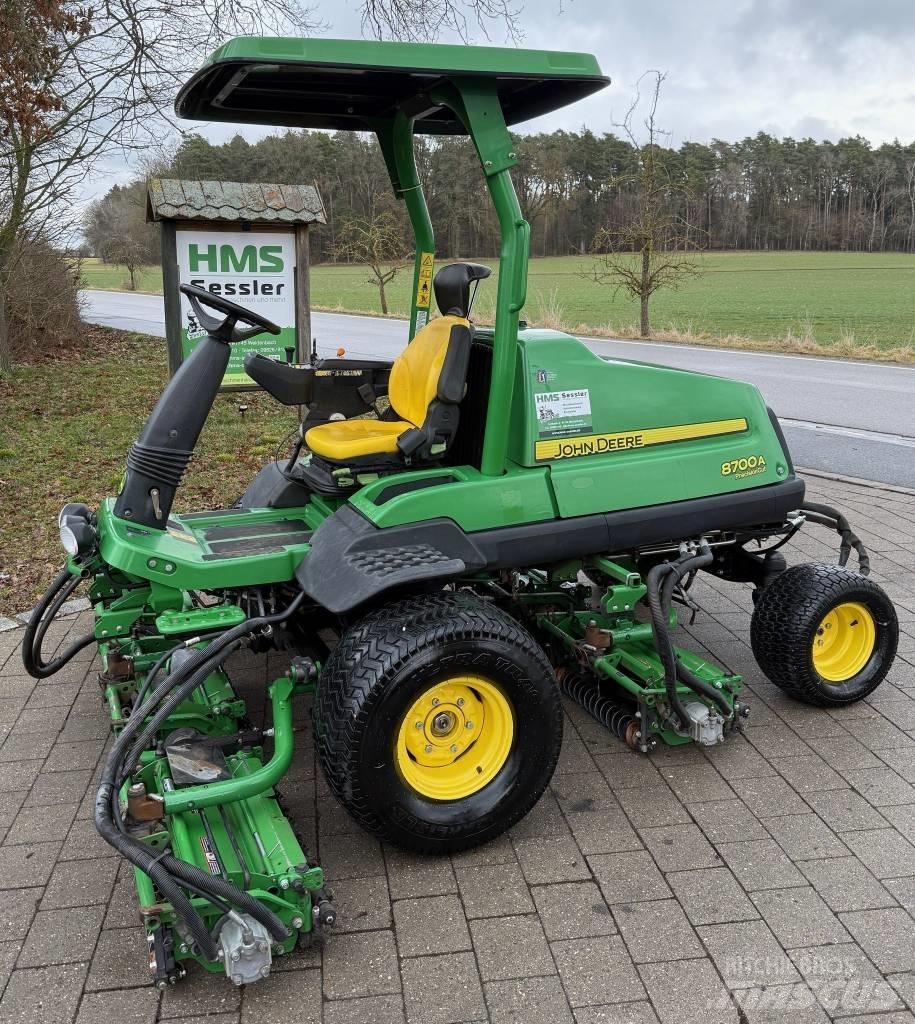 John Deere 8700 A Golfpálya fűnyírók