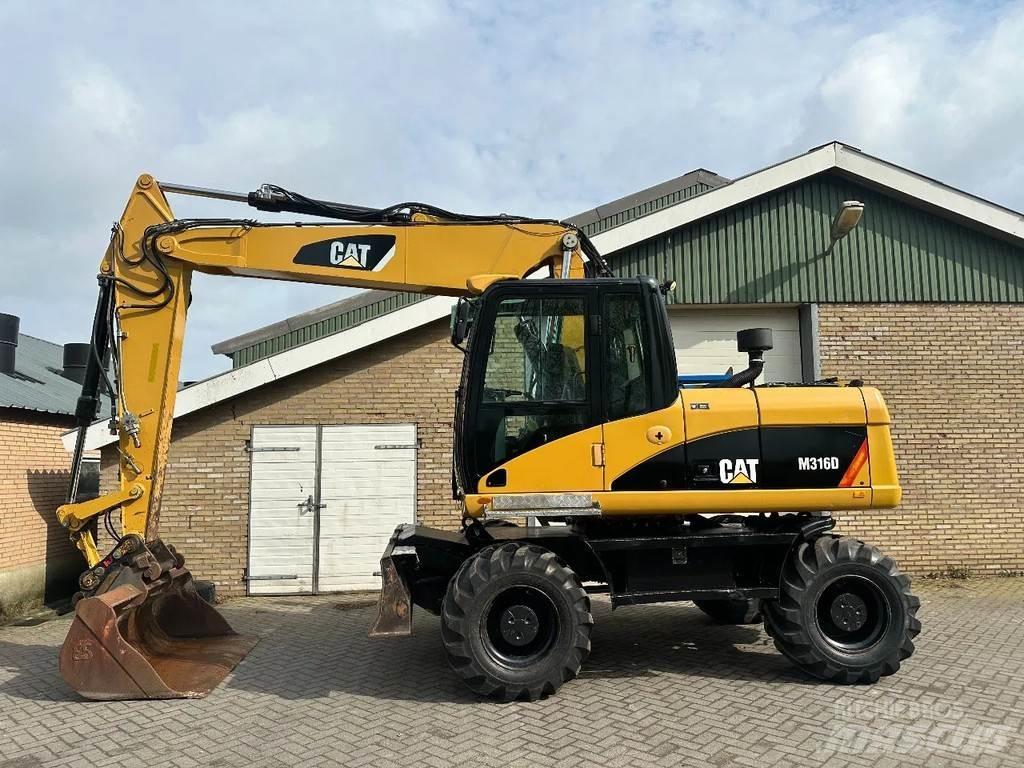 CAT M316D Gumikerekes kotrók