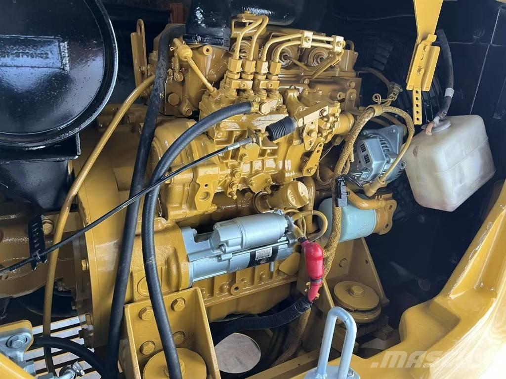 CAT 305.5 Mini kotrók < 7t